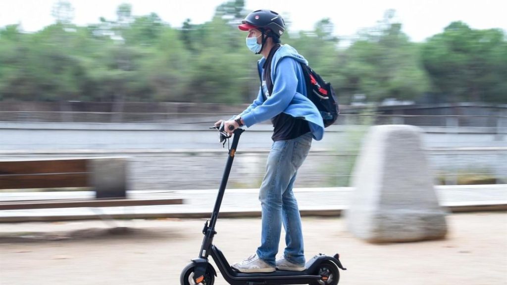 Pere Navarro pone edad mínima para conducir un patinete eléctrico 90 Motor16 cuidado