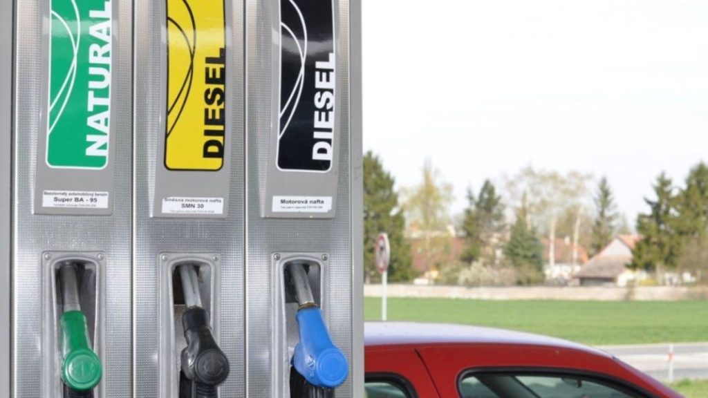 Esto es lo que pasa si echas diésel a un coche de gasolina 95 Motor16 coche