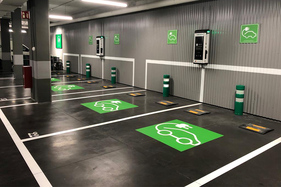 Comprar y cargar el coche: los miles de cargadores que instalará Mercadona en España y los millones de euros que invertirá 1 Motor16 Repsol e Iberdrola gestionan los puntos de carga de los aparcamientos de Mercadona