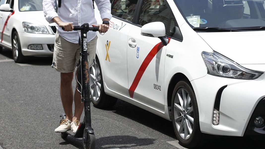 ¿Puedo llevar mi patinete eléctrico en el transporte público? 155 Motor16 patinete