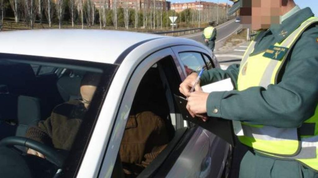 Esto es lo que gana un Guardia Civil de Tráfico. Y lo que suma por cada multa que nos pone 149 Motor16 sueldo