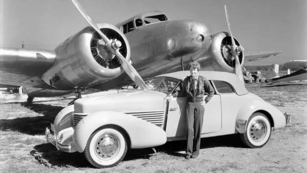 1937 Cord 812 Phaeton Amelia Earhart. Imagen histórica.