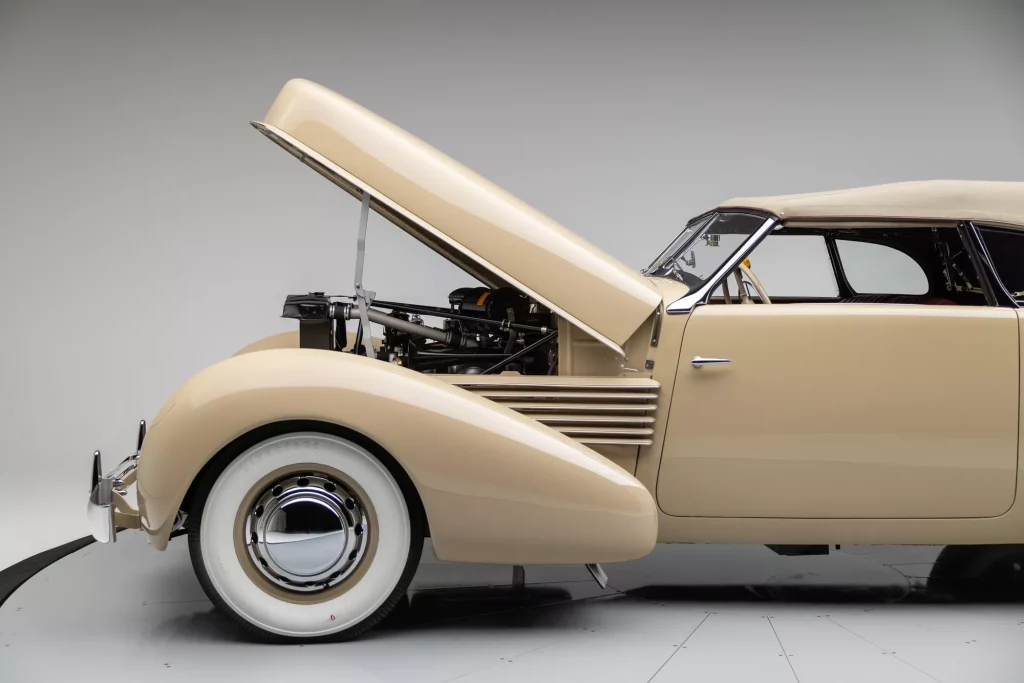 1937 Cord 812 Phaeton 33 Motor16