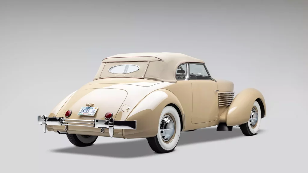 1937 Cord 812 Phaeton 5 Motor16