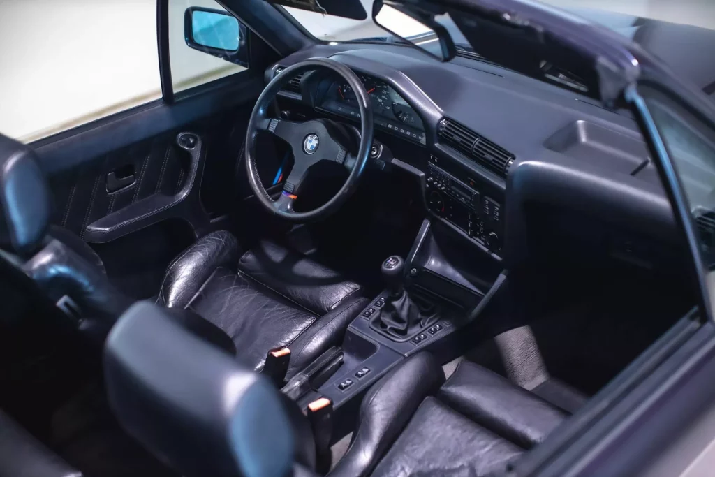 1989 BMW M3 Cabrio E30 Collecting Cars. Imagen interior.