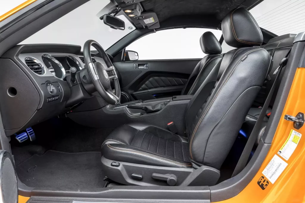 2011 Ford Mustang Hardtop 11 Motor16