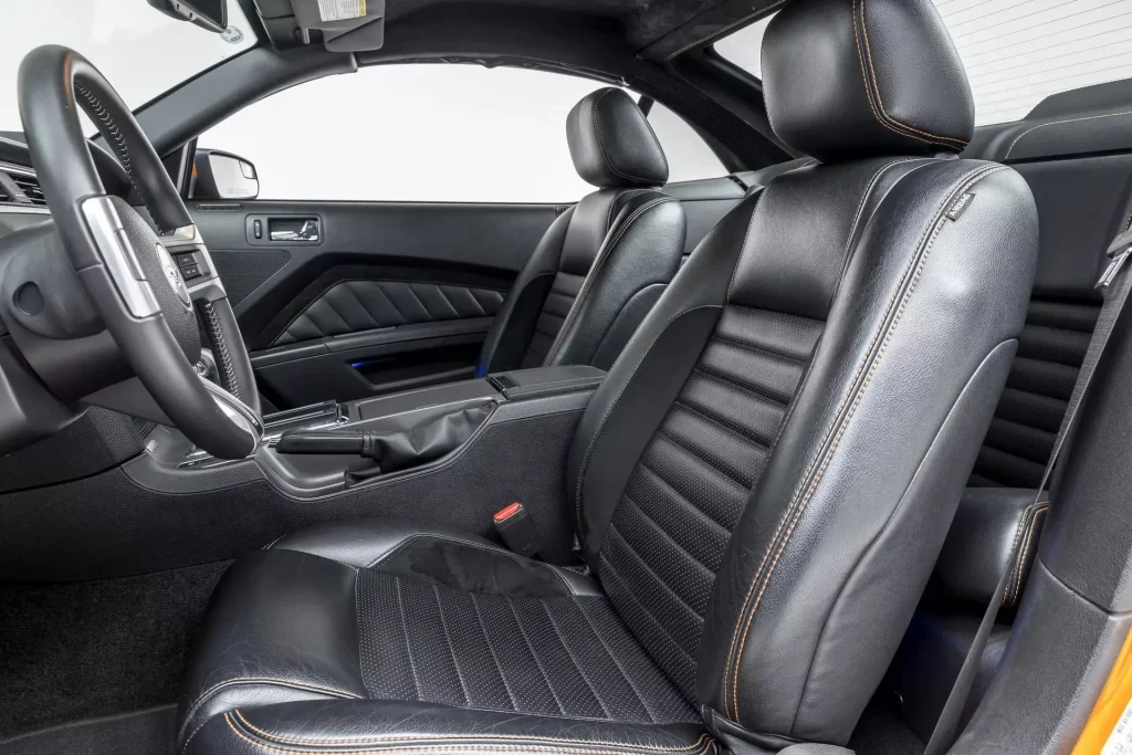 2011 Ford Mustang Hardtop 12 Motor16