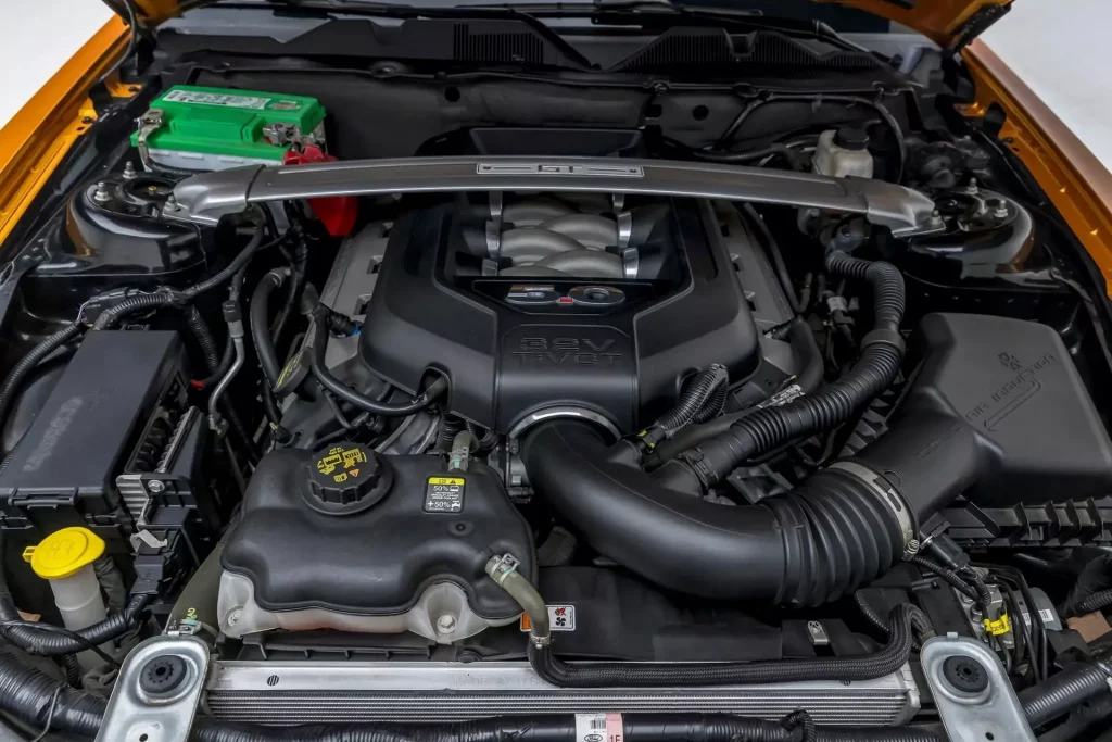 2011 Ford Mustang Hardtop 24 Motor16