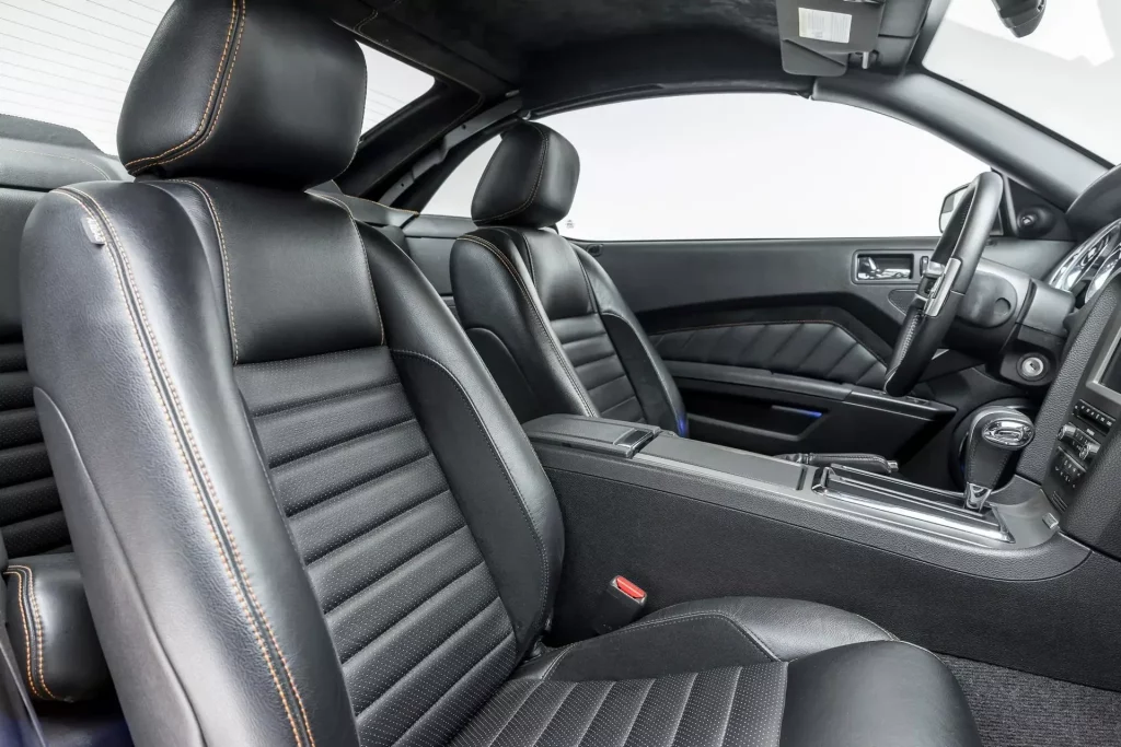 2011 Ford Mustang Hardtop 32 Motor16