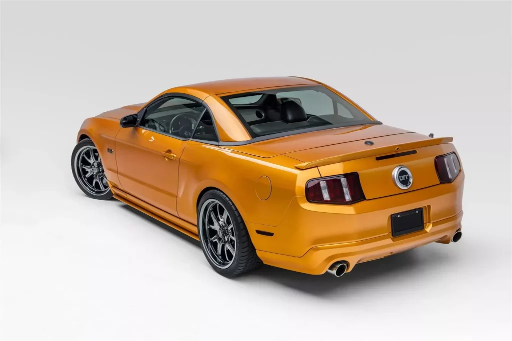 2011 Ford Mustang Hardtop 9 Motor16