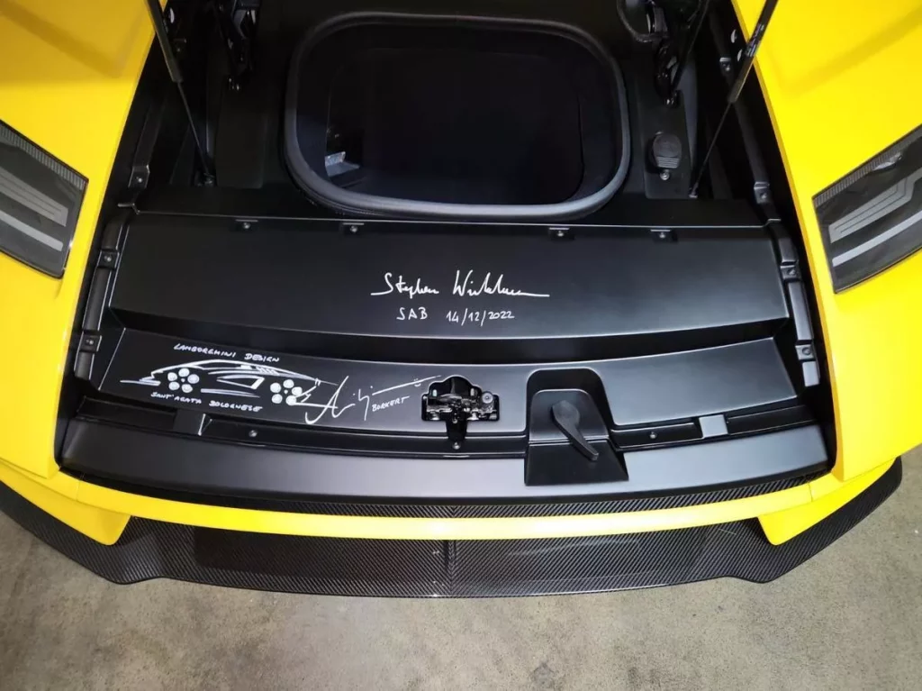 2022 Lamborghini Countach LPI 800-4 Craigslist. Imagen detalle maletero.