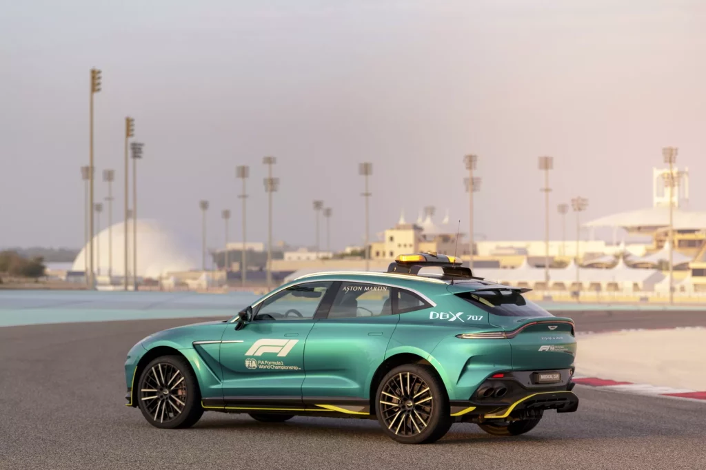 2023 Aston Martin DBX707 Medical Car. Imagen estática.