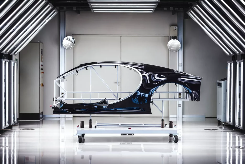 2023 Bugatti pintura. Imagen panel lateral.