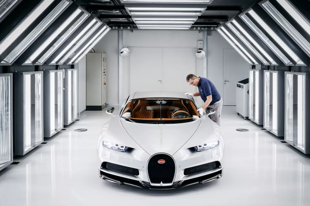 2023 Bugatti trabajo pintura 4 Motor16