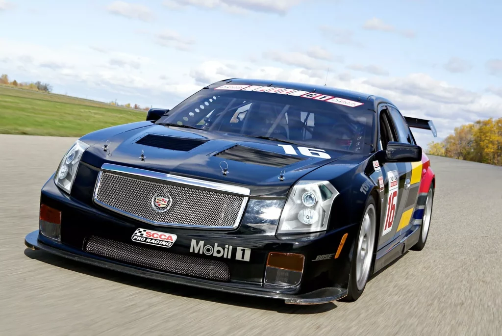 2023 Cadillac V clasicos 1 Motor16