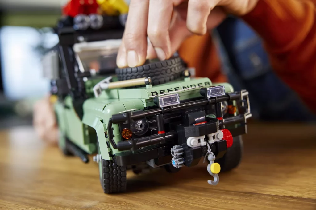 2023 Lego Land Rover Defender 90 16 Motor16