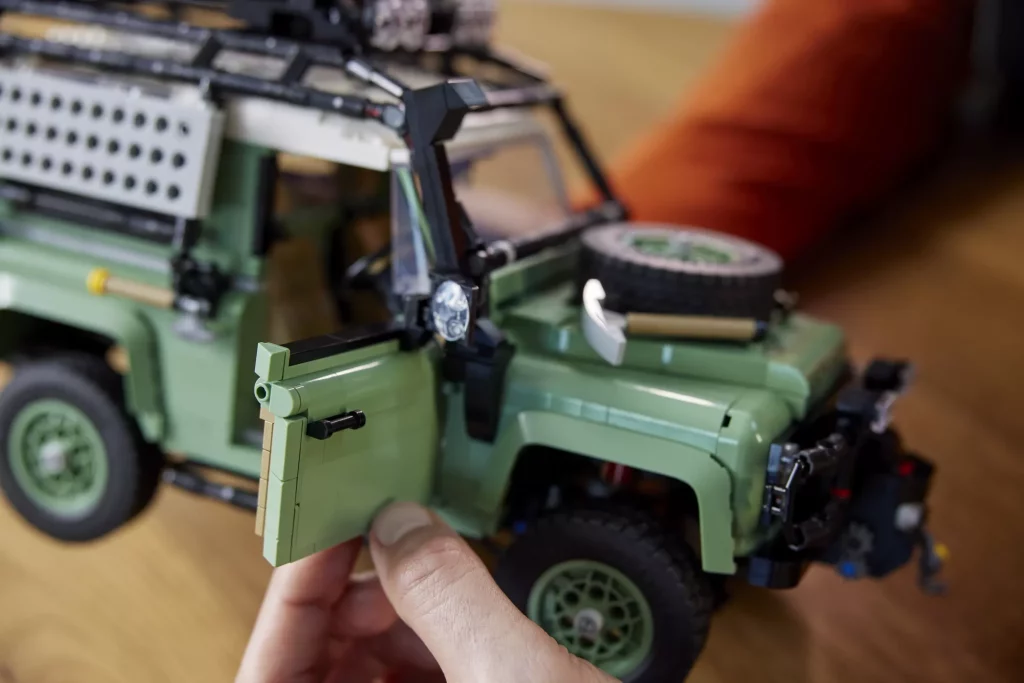 2023 Lego Land Rover Defender 90 18 Motor16