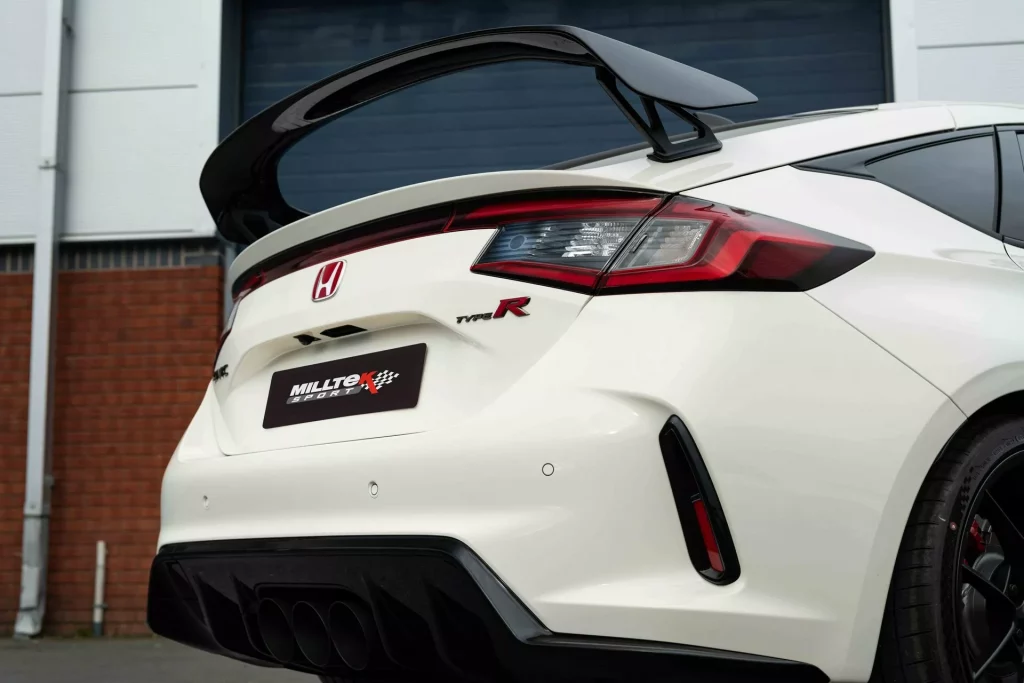 2023 Honda Civic Type Milltek. Imagen detalle trasero.