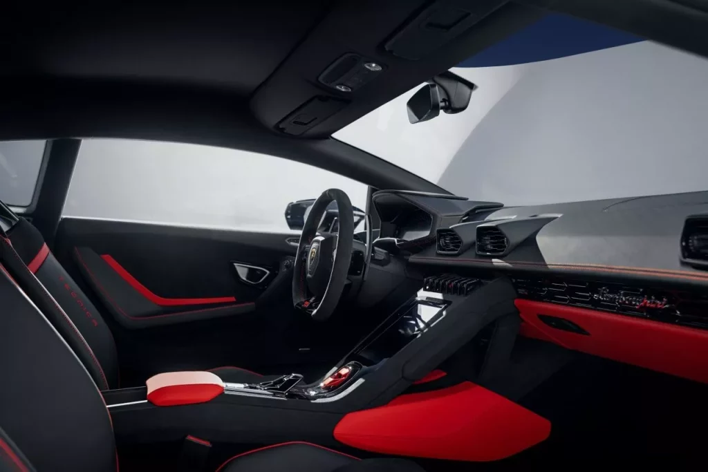 2023 Novitec Lamborghini Huracán Tecnica. Imagen interior.