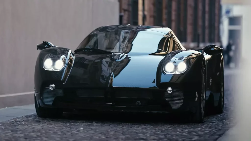 Así recorre el Pagani Utopia las angostas calles de Mantua 3 Motor16 2023 Pagani Utopia Mantova 3 Motor16