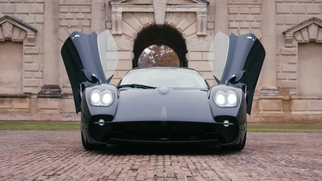 Así recorre el Pagani Utopia las angostas calles de Mantua 4 Motor16 2023 Pagani Utopia Mantova 4 Motor16