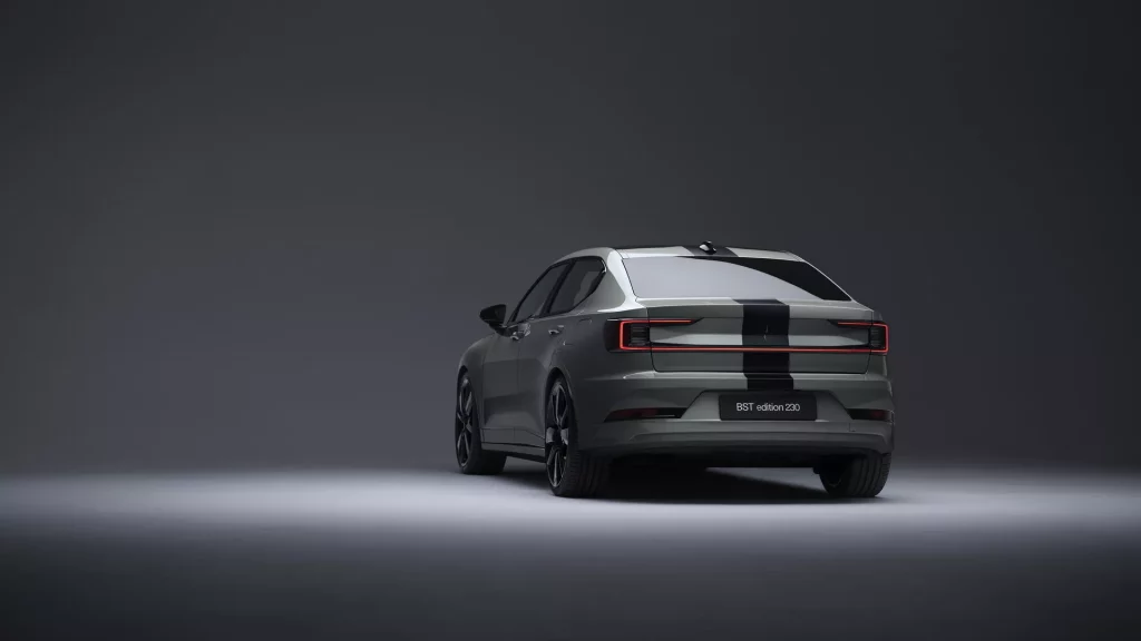 2023 Polestar 2 BST Edition 230. Imagen estudio trasera.