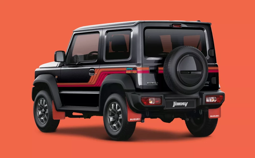 2023 Suzuki Jimny Heritage. Imagen estática trasera.