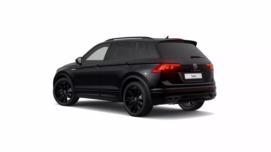 2023 Volkswagen Tiguan Black Edition. Imagen estudio trasera.