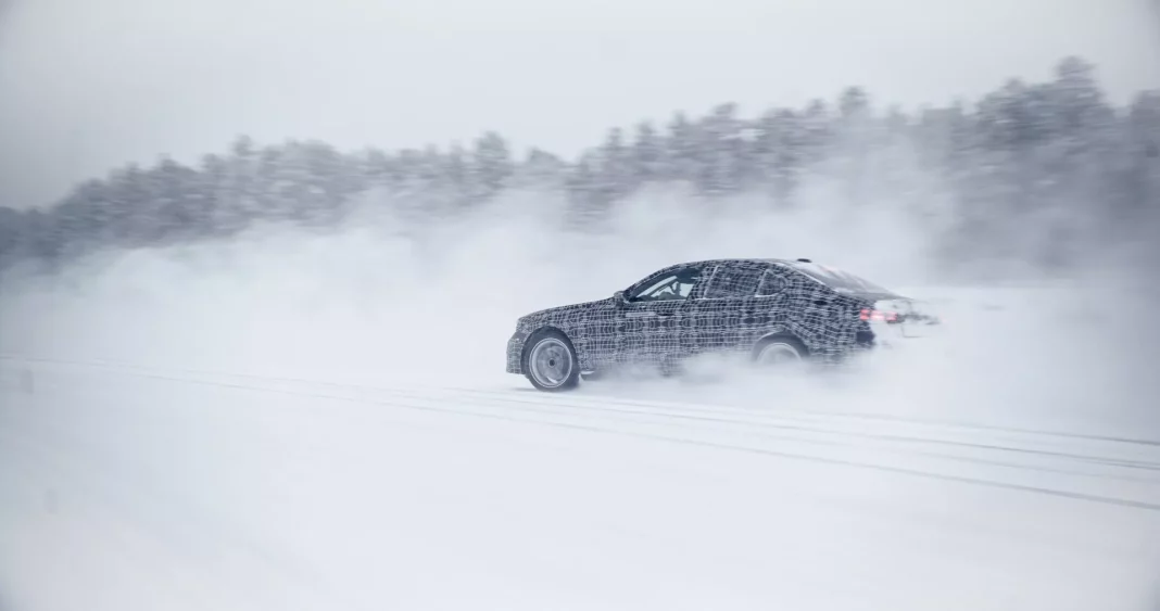 2023 BMW i5. Imagen nieve camuflado portada.