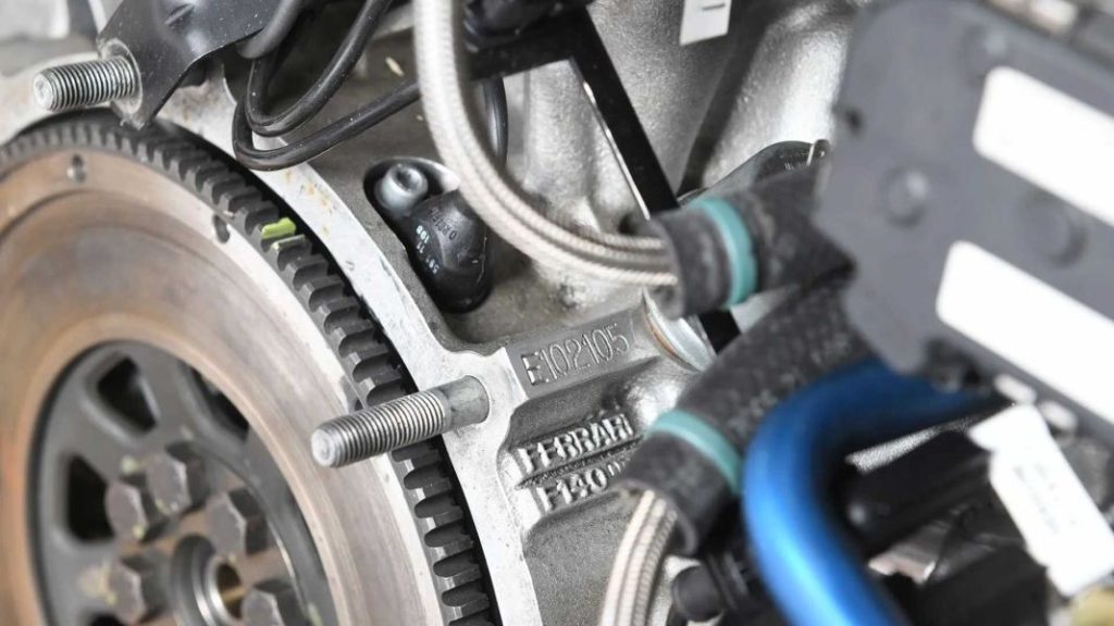 ¿Necesitas el motor de un Ferrari FXX? Este a estrenar busca hogar 3 Motor16 2023 Ferrari FXX motor subasta. Imagen detalle.