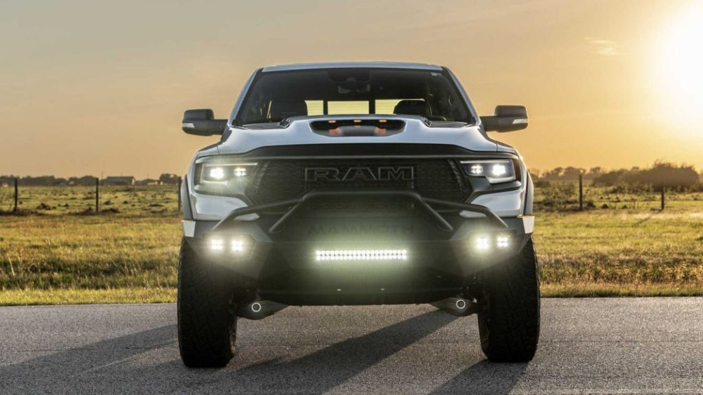 Extra de carbono para los RAM 1500 TRX gracias a Hennessey 3 Motor16 2023 hennessey mammoth trx carbon edition 1 Motor16