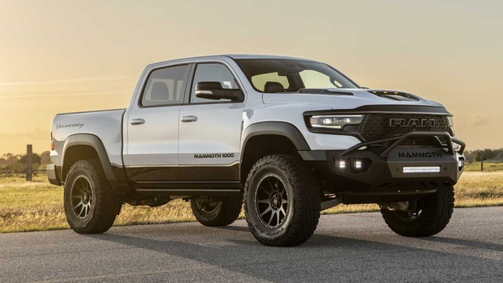 Extra de carbono para los RAM 1500 TRX gracias a Hennessey 5 Motor16 2023 hennessey mammoth trx carbon edition 3 Motor16