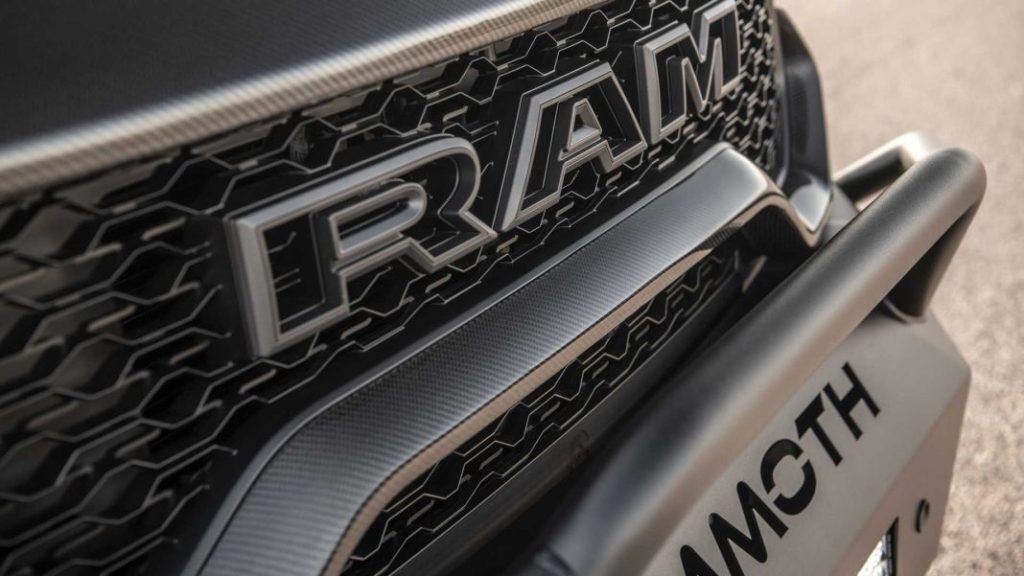 Extra de carbono para los RAM 1500 TRX gracias a Hennessey 15 Motor16 2023 hennessey mammoth trx carbon edition 4 Motor16
