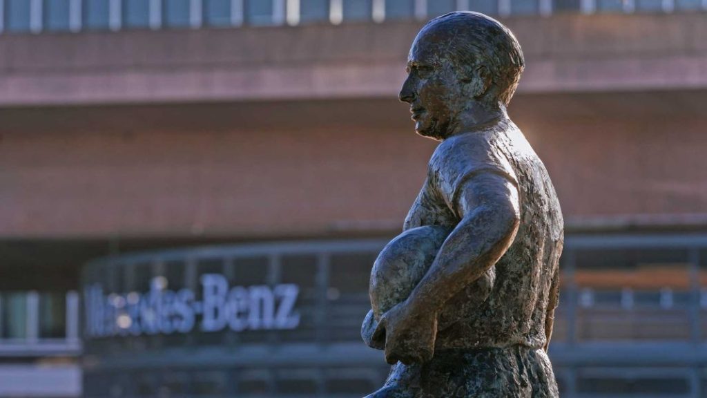 La nueva pieza del museo Mercedes-Benz está en el exterior 2 Motor16 2023 Mercedes-Benz Museo Fangio. Imagen detalle.