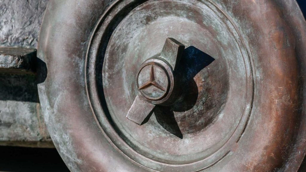 La nueva pieza del museo Mercedes-Benz está en el exterior 8 Motor16 2023 juan manuel fangio mercedes benz museo 6 Motor16
