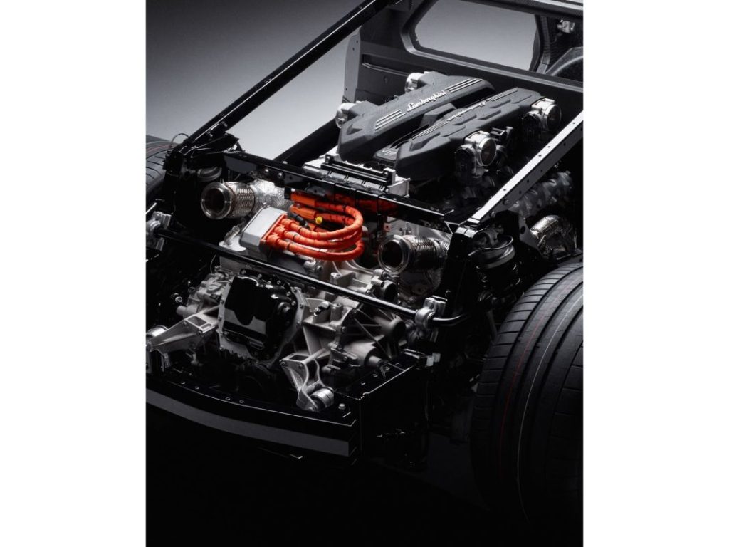 Lamborghini LB744: así es la mecánica híbrida que usará el futuro Aventador 16 Motor16 2023 lamborghini lb744 mecanica 9 Motor16