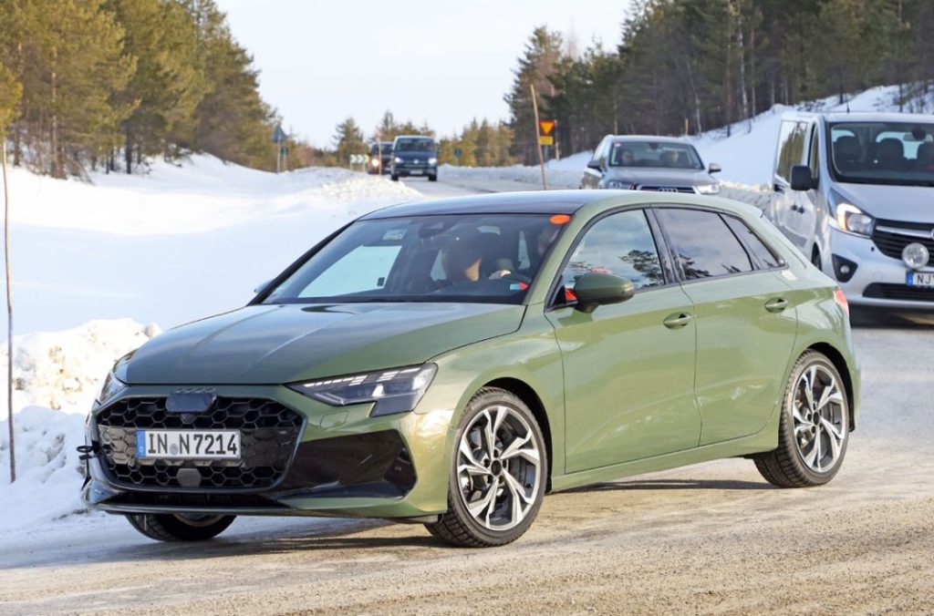 El futuro Audi A3, sin camuflaje 21 Motor16 Audi A3 facelift no camo 19 Motor16