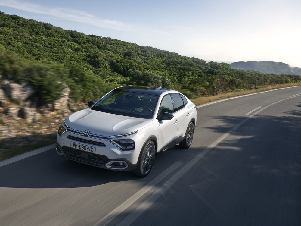Conducimos el Citroën C4 X: un coche casi único 13 Motor16 CITROEN C4 X 4 Motor16