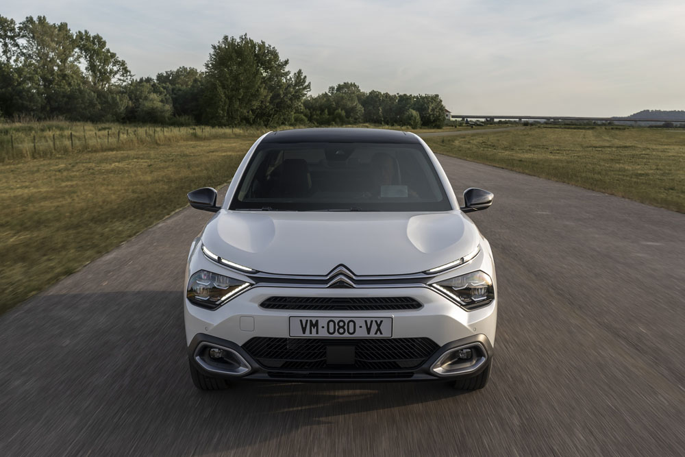 Conducimos el Citroën C4 X: un coche casi único 15 Motor16 CITROEN C4 X 6 Motor16