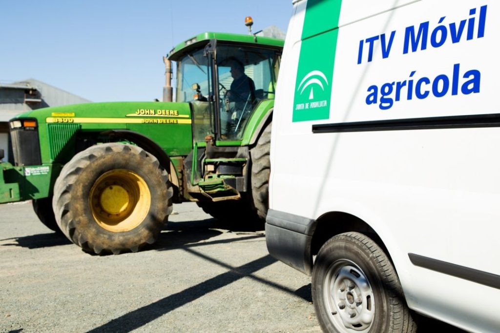 ITV móviles: qué son y para qué las utiliza la DGT 2 Motor16 EuropaPress 4134853 itv movil vehiculos agricolas Motor16