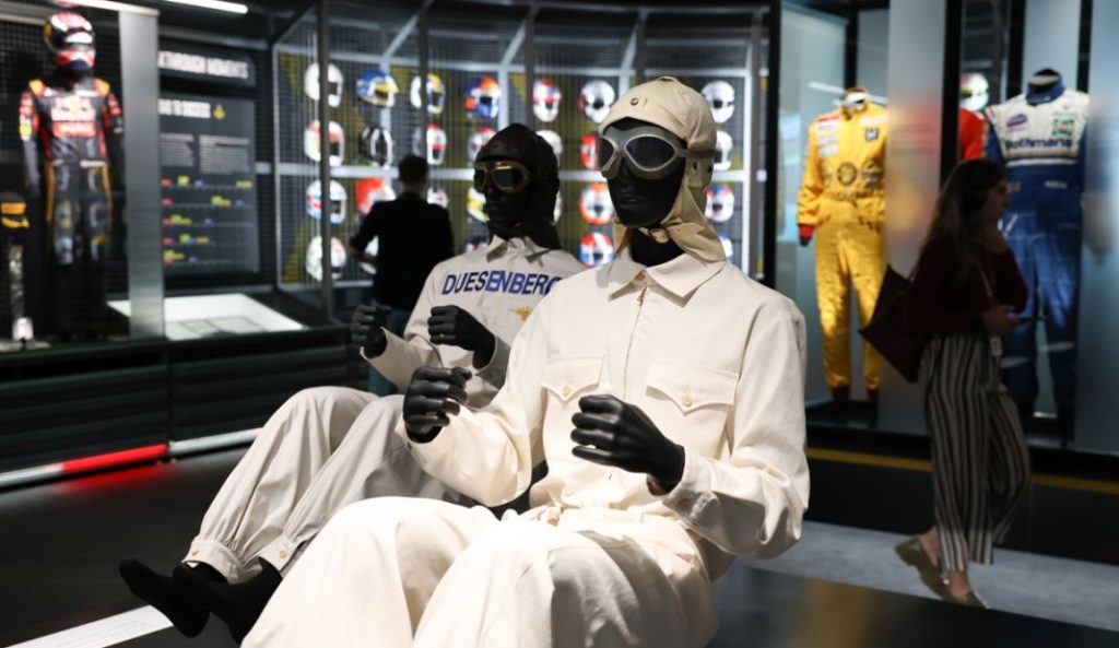 La Fórmula 1 llega a Madrid 16 Motor16 EuropaPress 5076094 maniquis vestidos trajes carreras primera exposicion oficial formula Motor16