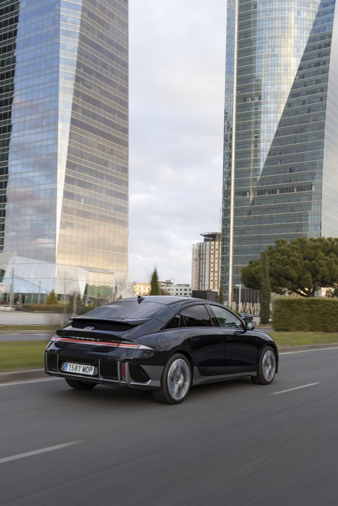 Probamos el Hyundai Ioniq 6, vanguardia absoluta 27 Motor16 Hyundai IONIQ 6 exterior 23 Motor16