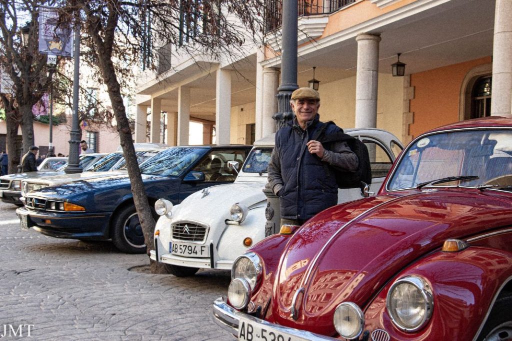 Concentración de coches clásicos e históricos en un lugar de La Mancha 141 Motor16 Javier Macia, Escarabajo y Citroen
