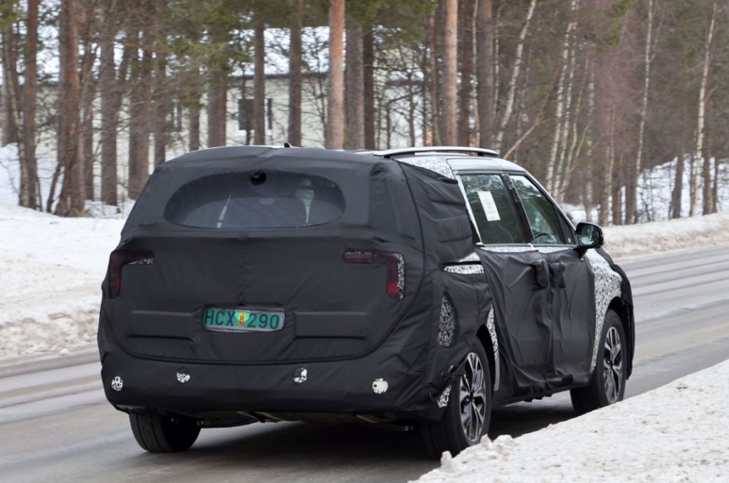 Las primeras fotos del futuro Kia Carnival 12 Motor16 Kia Carnival facelift 10 Motor16
