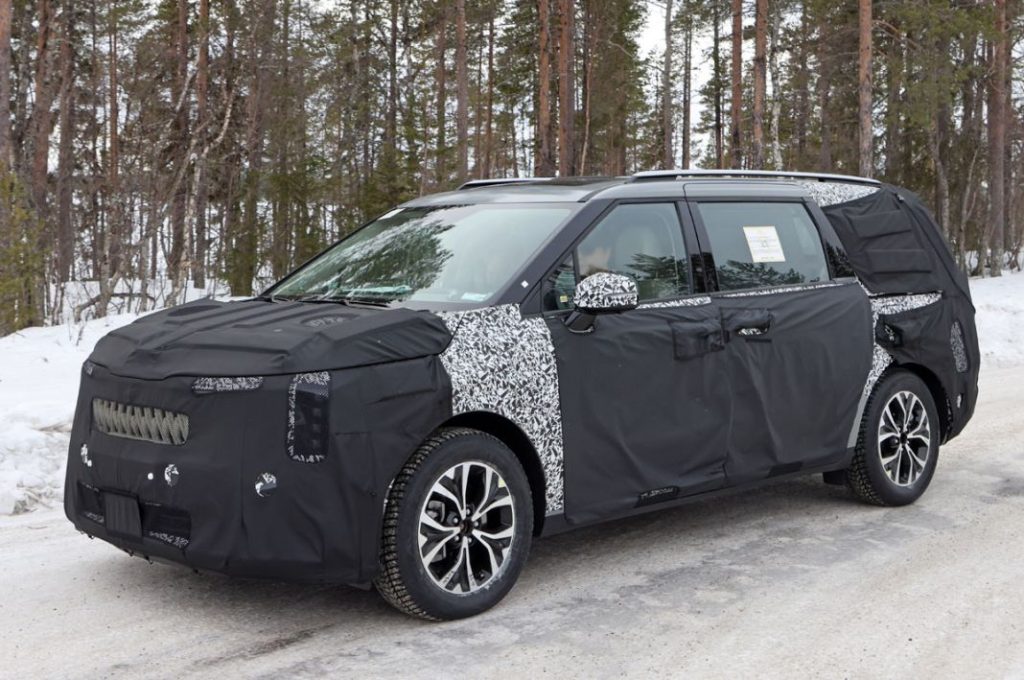 Las primeras fotos del futuro Kia Carnival 16 Motor16 Kia Carnival facelift 14 Motor16