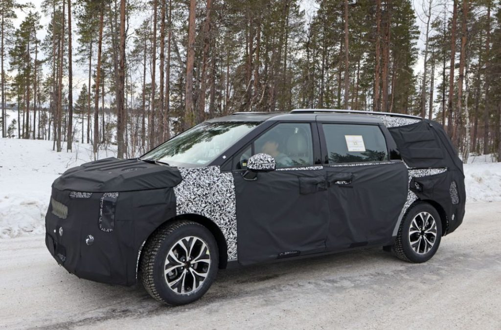 Las primeras fotos del futuro Kia Carnival 17 Motor16 Kia Carnival facelift 15 Motor16