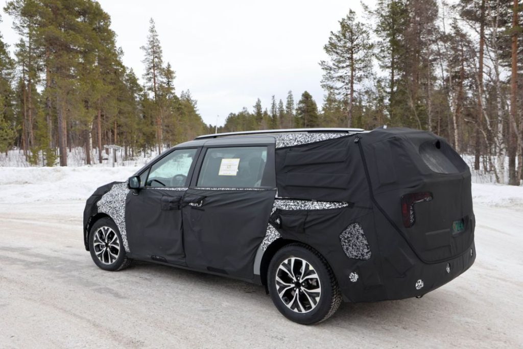 Las primeras fotos del futuro Kia Carnival 20 Motor16 Kia Carnival facelift 18 Motor16