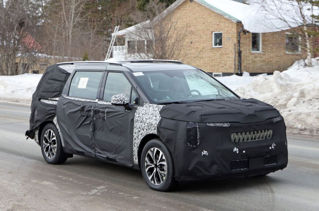 Las primeras fotos del futuro Kia Carnival 4 Motor16 Kia Carnival facelift 2 Motor16