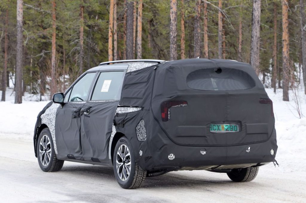 Las primeras fotos del futuro Kia Carnival 23 Motor16 Kia Carnival facelift 21 Motor16