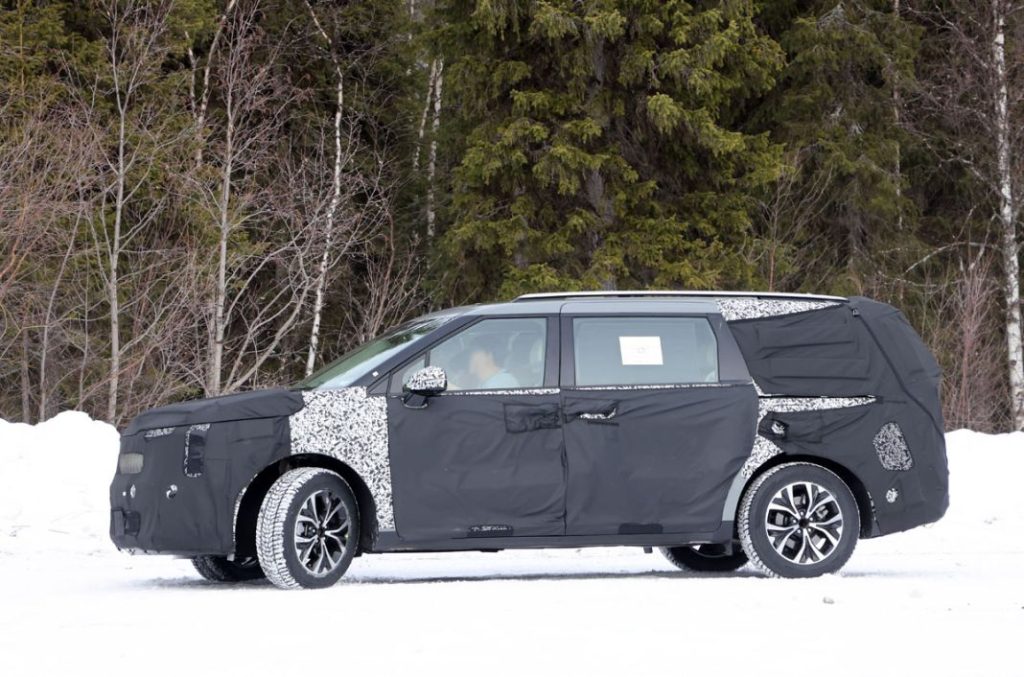 Las primeras fotos del futuro Kia Carnival 24 Motor16 Kia Carnival facelift 22 Motor16